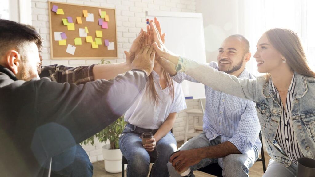 LEGO® SERIOUS PLAY®: Por qué la estrategia de tu empresa no solo se piensa, se construye 5 Lego serious play trabajo en equipo